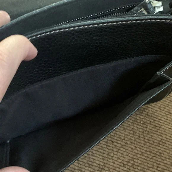 Liz Claiborne Black Leather Crossbody Bag - Picture 5 of 8